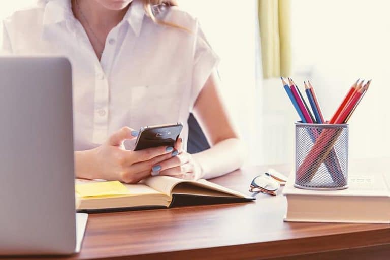 é importante que a telefonita seja organizada e tenha habilidade de ouvir as pessoas