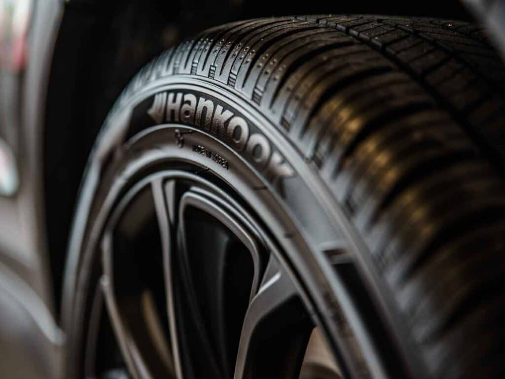 Pneu bem preservado em foco